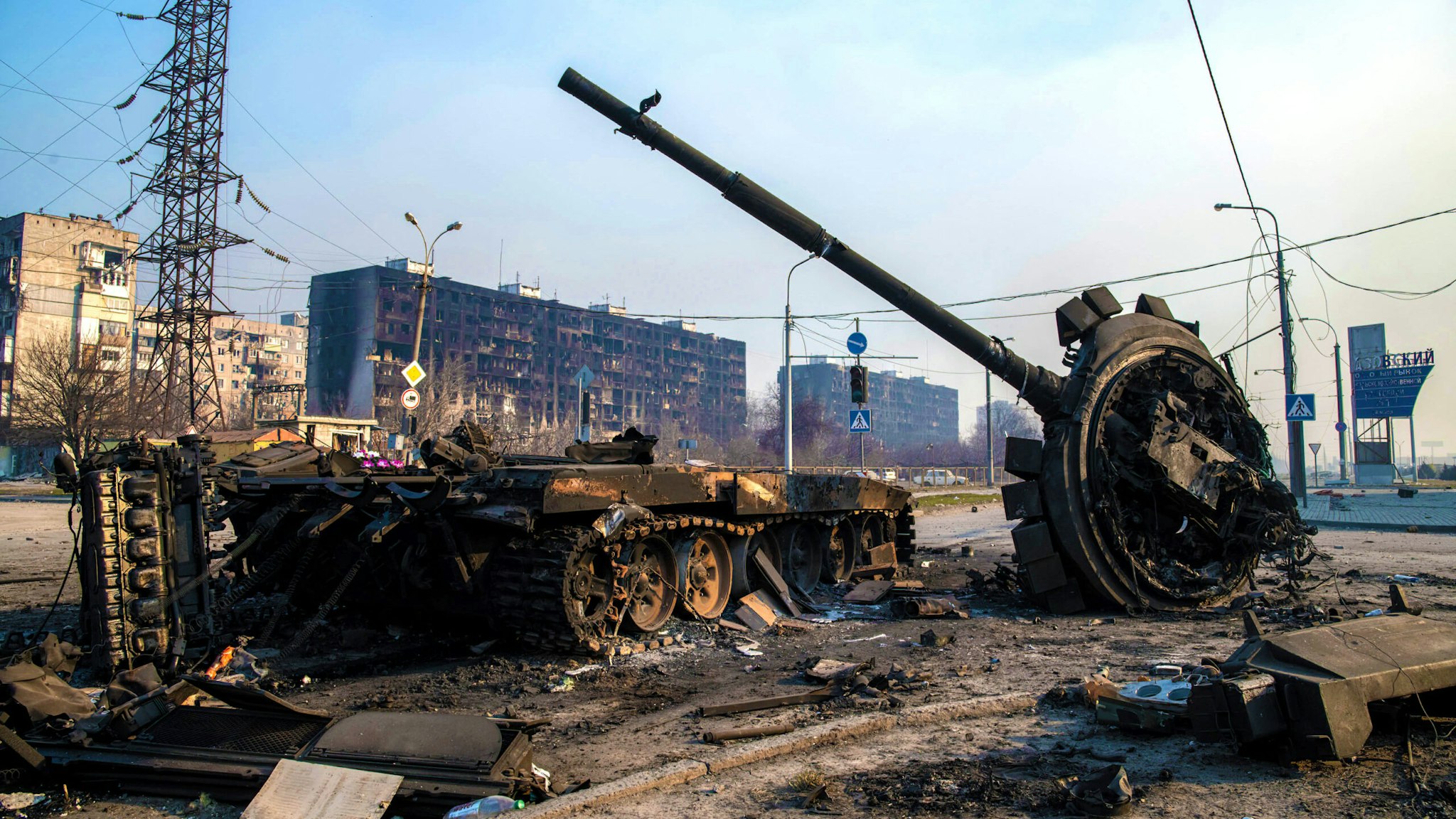 MARIUPOL, UKRAINE - 2022/03/23: A destroyed tank likely belonging to Russia / pro-Russian forces lies amidst rubble in the north of the ruined city. The battle between Russian / Pro Russian forces and the defencing Ukrainian forces lead by Azov battalion continues in the port city of Mariupol.