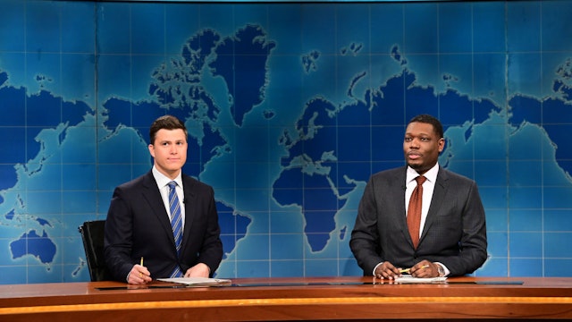 SATURDAY NIGHT LIVE -- Zoë Kravitz, Rosalía Episode 1820 -- Pictured: (l-r) Anchor Colin Jost and anchor Michael Che during Weekend Update on Saturday, March 12, 2022 -- (Photo by: Will Heath/NBC/NBCU Photo Bank via Getty Images)