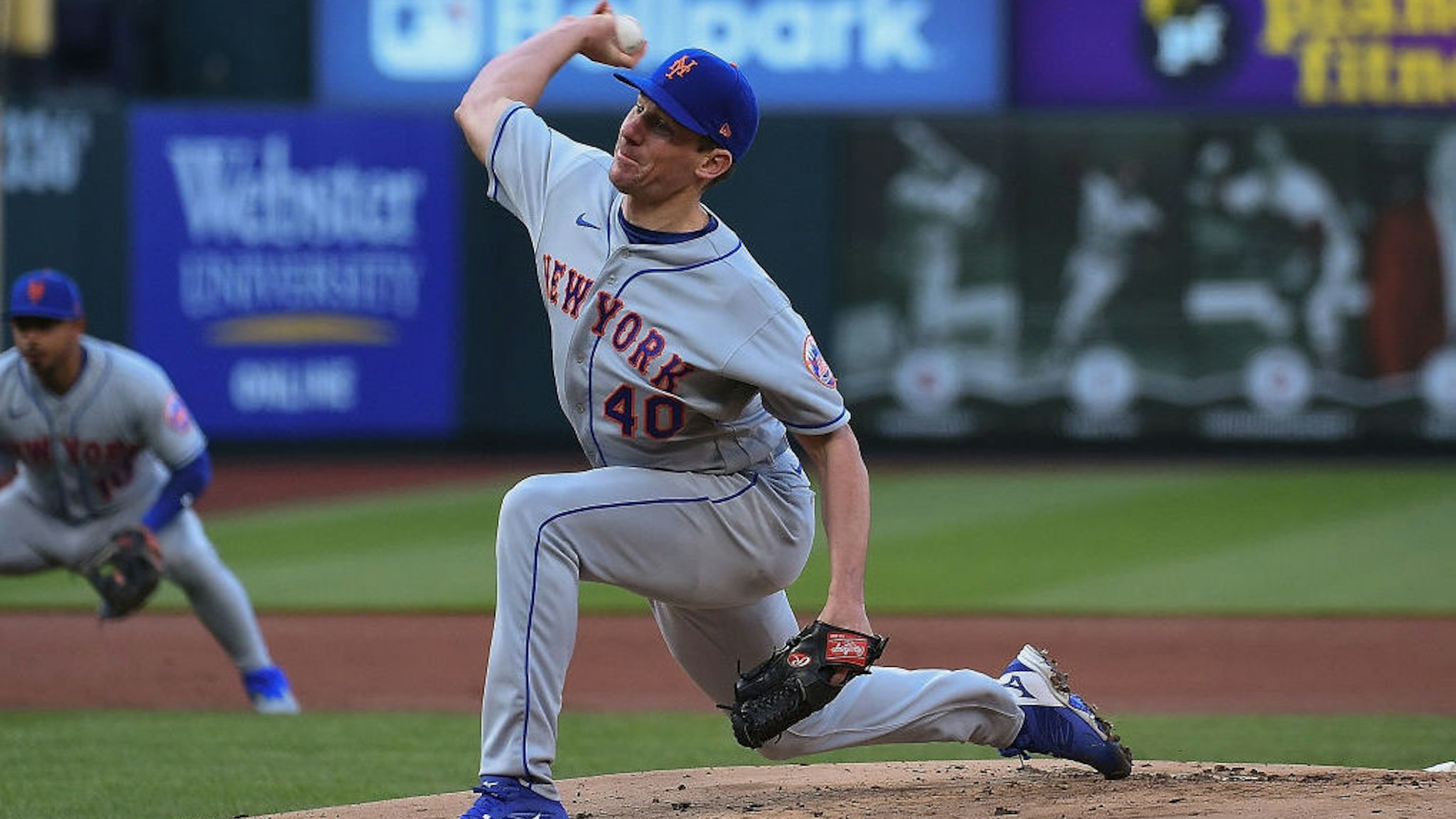 ST LOUIS, MO - APRIL 26: Chris Bassitt #40 of the New York Mets pitches against the St. Louis Cardinals during the first inning at Busch Stadium on April 26, 2022 in St Louis, Missouri. (Photo by Joe Puetz/Getty Images) *** Local Caption ***