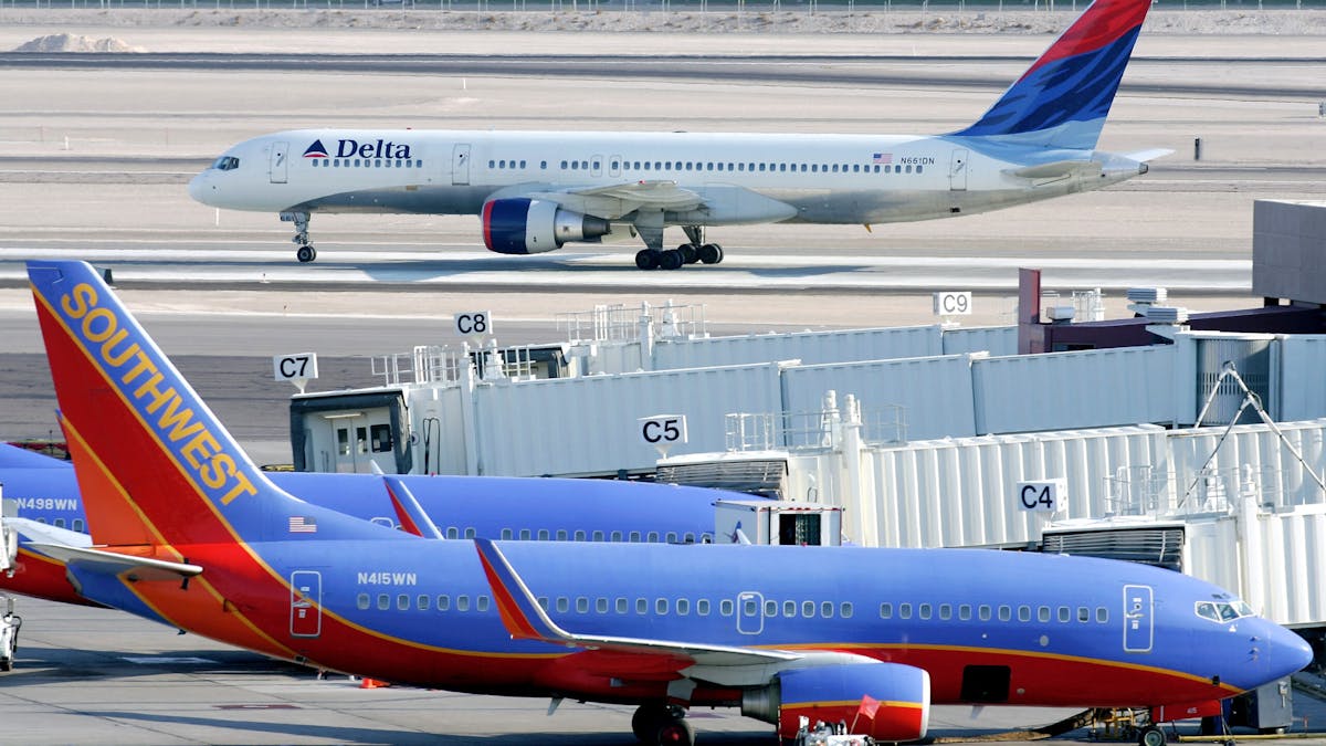 Major U.S. Airlines Each Reveal If They Will Continue To Enforce Biden’s Mask Mandate 1 image