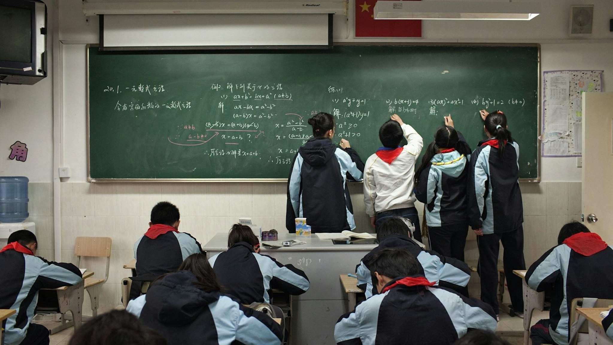SHANGHAI, CHINA - FEBRUARY 28: A math class in Shanghai Jiao Tong University No.2 Affiliated Middle School February 28, 2011 in Minhang district in Shanghai, China. (Photo by David Hogsholt/Getty Images)