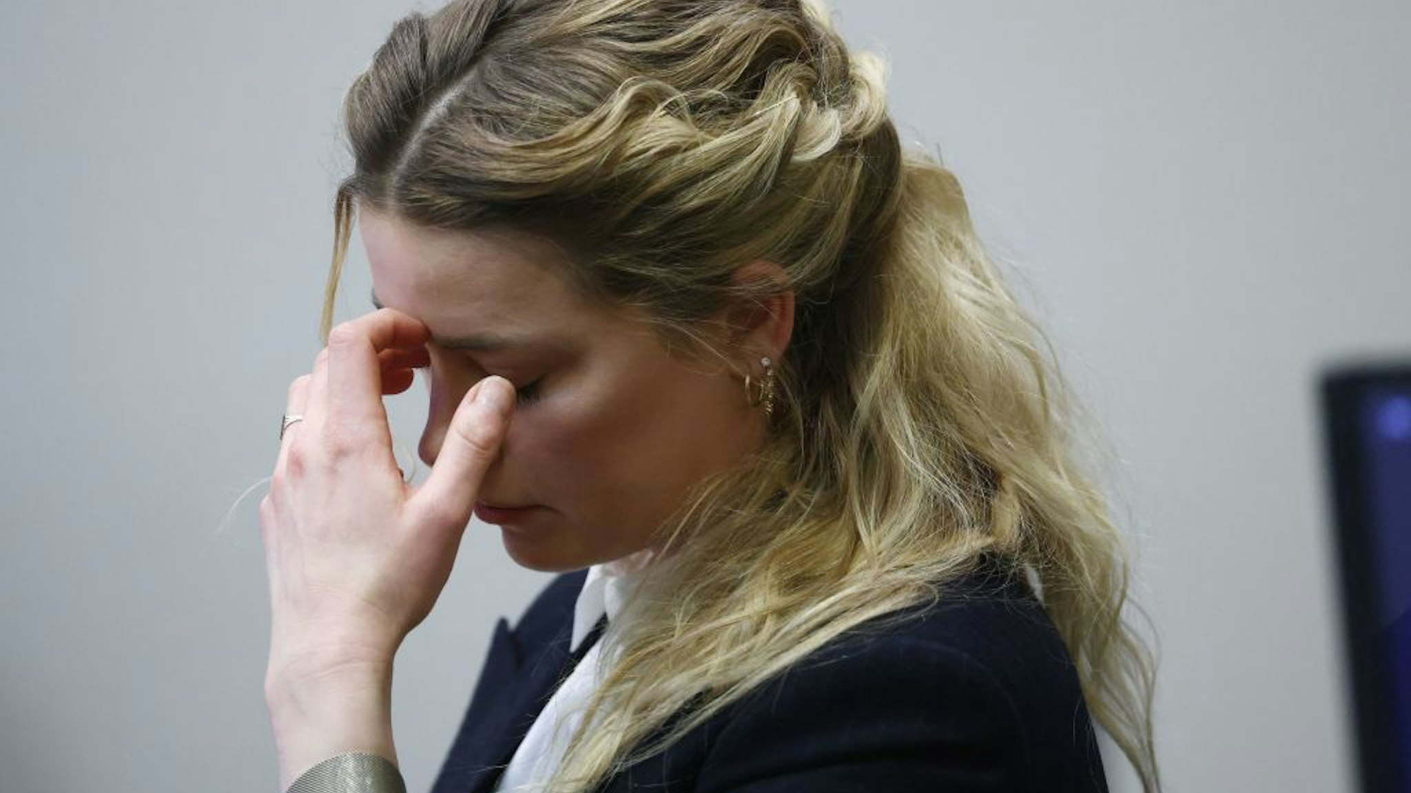 A psychologist testifying for Amber Heard's defense says ex-husband Johnny Depp conducted a "body cavity" search on her while looking for drugs.