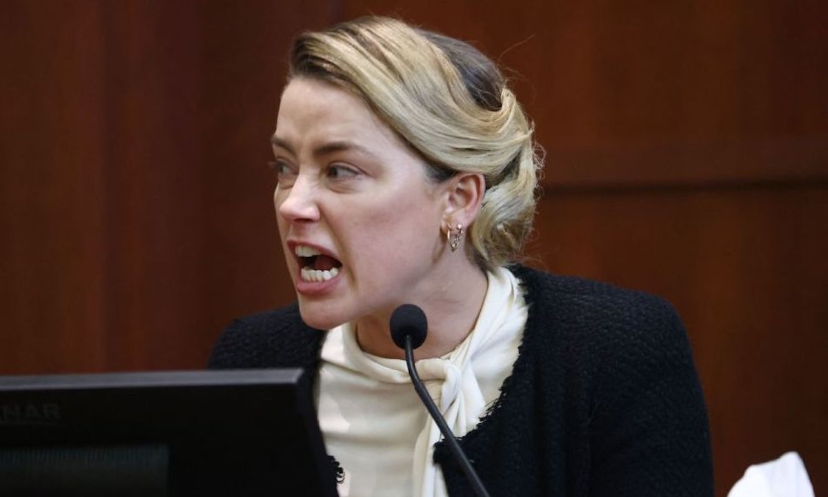 Viral Video: Amber Heard Ignores Judge And Rushes Out Of Courtroom