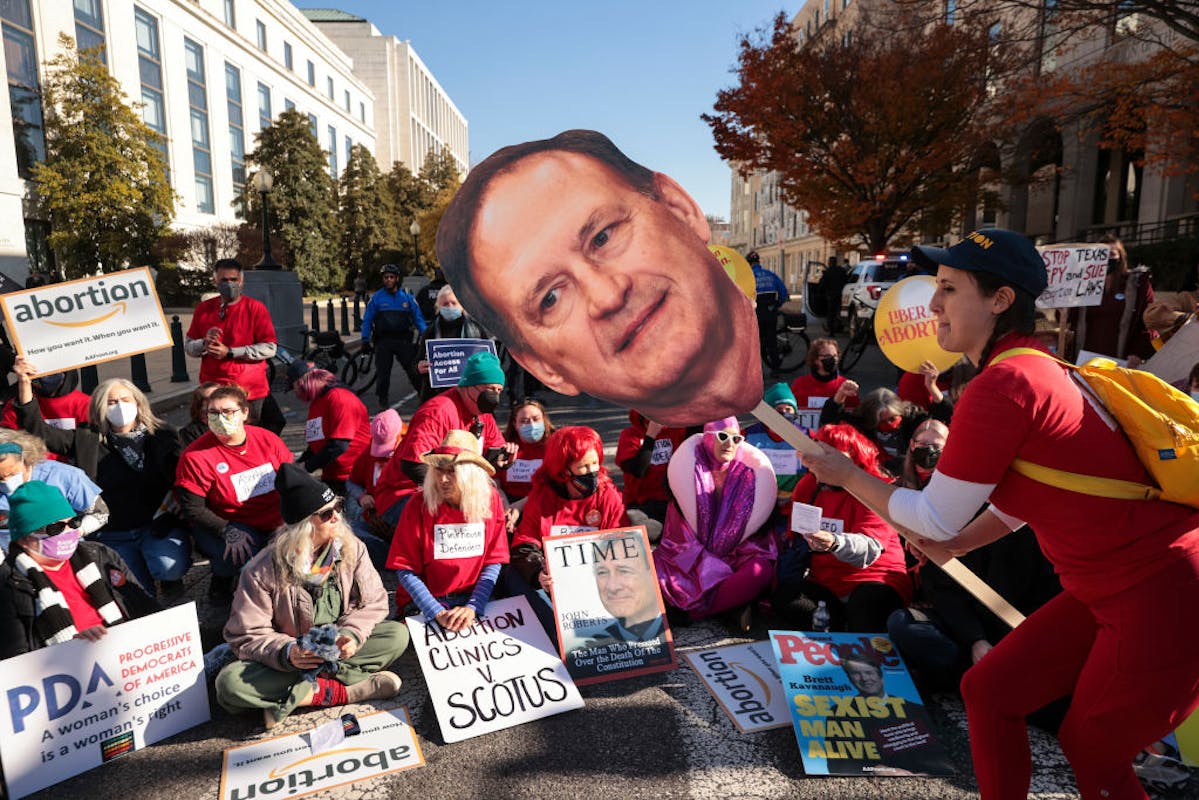 Alito’s Neighbor Has Surprisingly Serene Answer To Angry Protests 1 image
