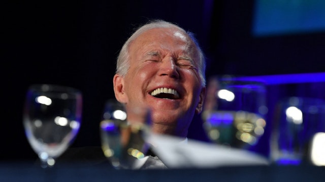 TOPSHOT - US President Joe Biden laughs during the White House Correspondents Association gala at the Washington Hilton Hotel in Washington, DC, on April 30, 2022. (Photo by Nicholas Kamm / AFP)