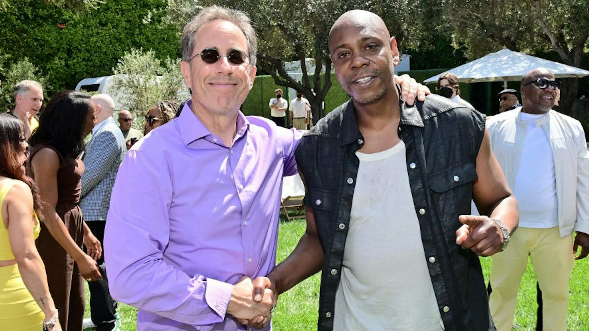 NETFLIX IS A JOKE PRESENTS – Ted’s Brunch LOS ANGELES, CALIFORNIA - MAY 01: (L-R) Jerry Seinfeld and Dave Chappelle attend NETFLIX IS A JOKE PRESENTS - Ted's Brunch on May 01, 2022 in Los Angeles, California. (Photo by
