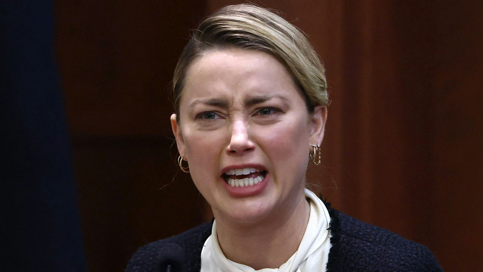 US actress Amber Heard testifies at the Fairfax County Circuit Courthouse in Fairfax, Virginia, on May 5, 2022. - Actor Johnny Depp is suing ex-wife Amber Heard for libel after she wrote an op-ed piece in The Washington Post in 2018 referring to herself as a public figure representing domestic abuse.