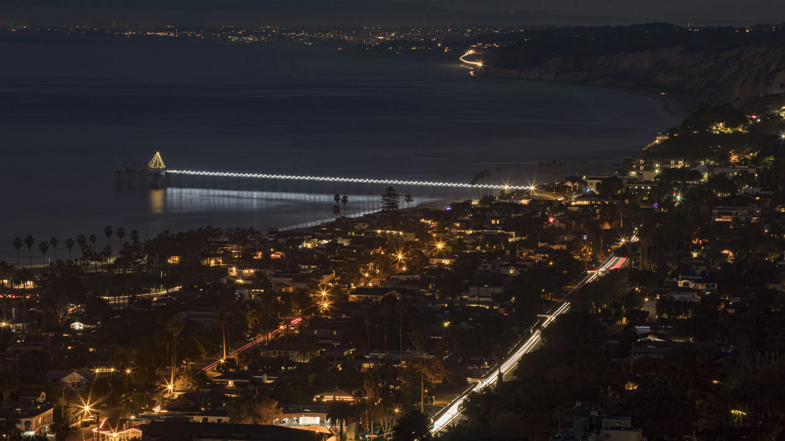 Unidentified Mysterious Lights Hover Over Pacific Ocean Off California Coast
