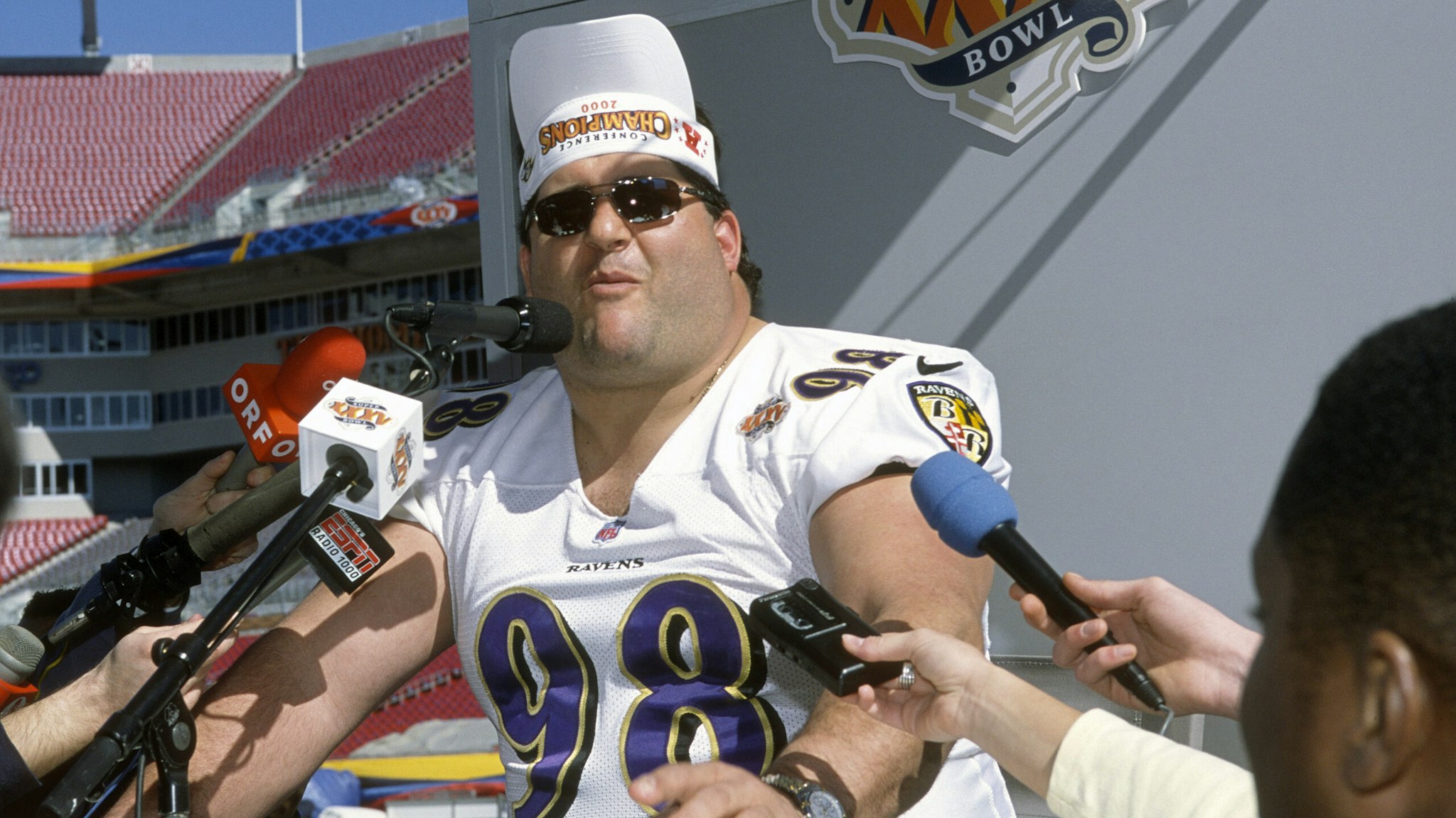 Former Super Bowl champion and popular sideline reporter Tony Siragusa died Wednesday, according to his old friend and former teammate, Jamal Lewis.