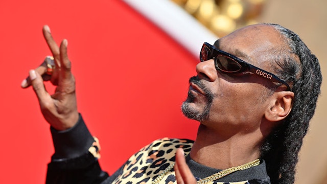 SANTA MONICA, CALIFORNIA - JUNE 05: Snoop Dogg attends the 2022 MTV Movie &amp; TV Awards at Barker Hangar on June 05, 2022 in Santa Monica, California. (Photo by Axelle/Bauer-Griffin/FilmMagic)