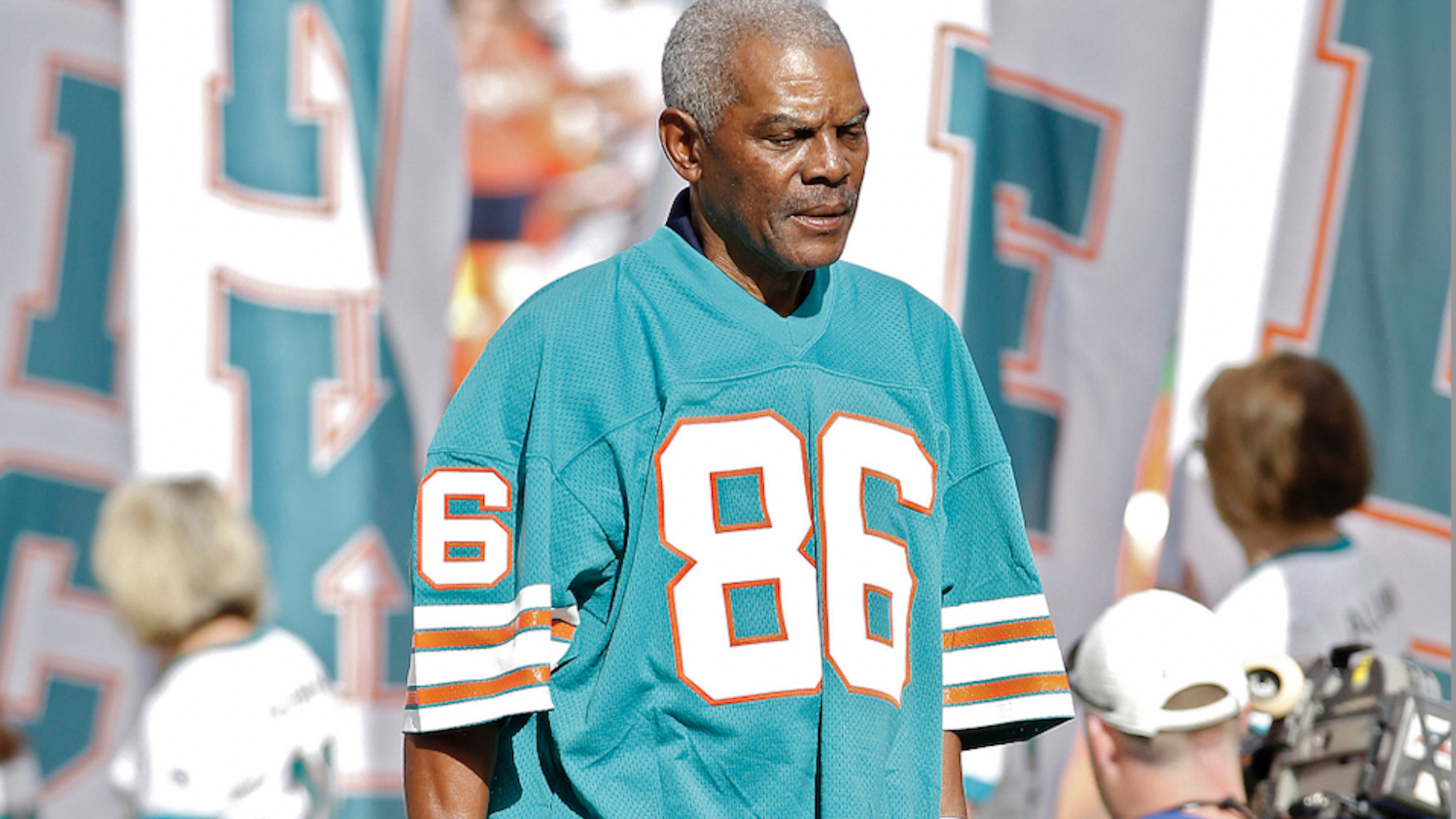 Marlin Briscoe, the first black man to start an AFL game at quarterback, has died at 75