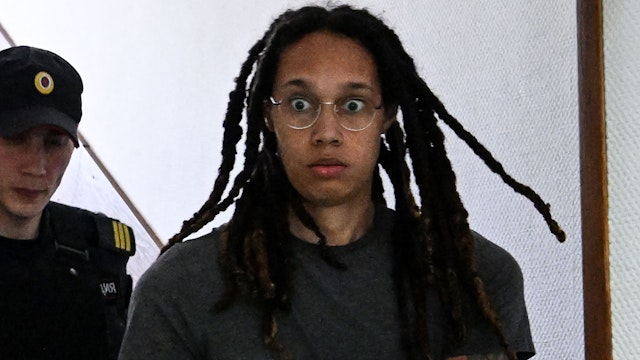 US WNBA basketball superstar Brittney Griner arrives to a hearing at the Khimki Court, outside Moscow on June 27, 2022. - Griner, a two-time Olympic gold medallist and WNBA champion, was detained at Moscow airport in February on charges of carrying in her luggage vape cartridges with cannabis oil, which could carry a 10-year prison sentence.