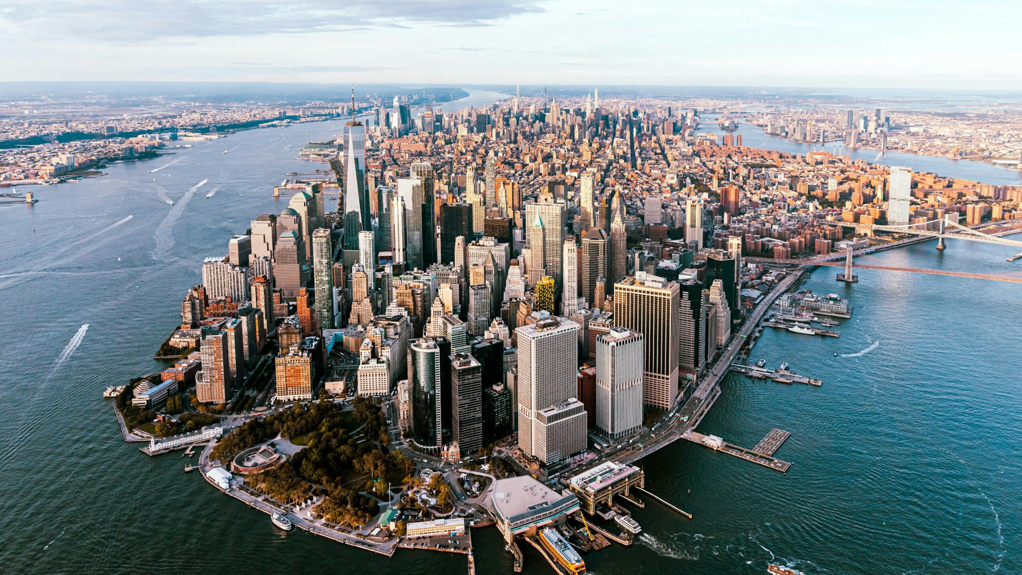 Aerial view of Loser Manhattan skyline, New York City, USA