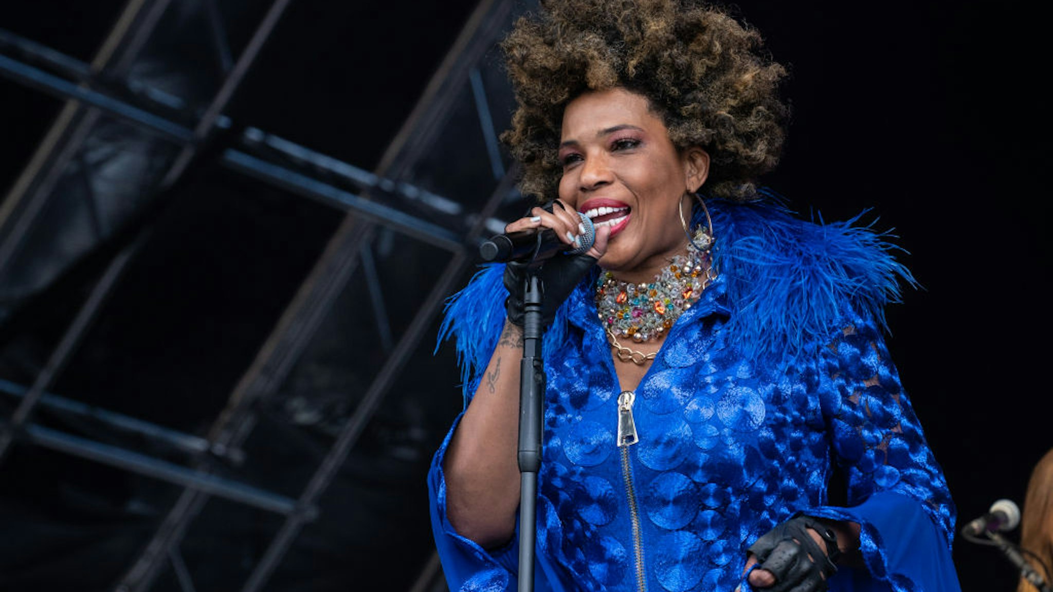 LONDON, ENGLAND - JUNE 04: Macy Gray performs at Mighty Hoopla at Brockwell Park on June 04, 2022 in London, England. (Photo by Lorne Thomson/Redferns)