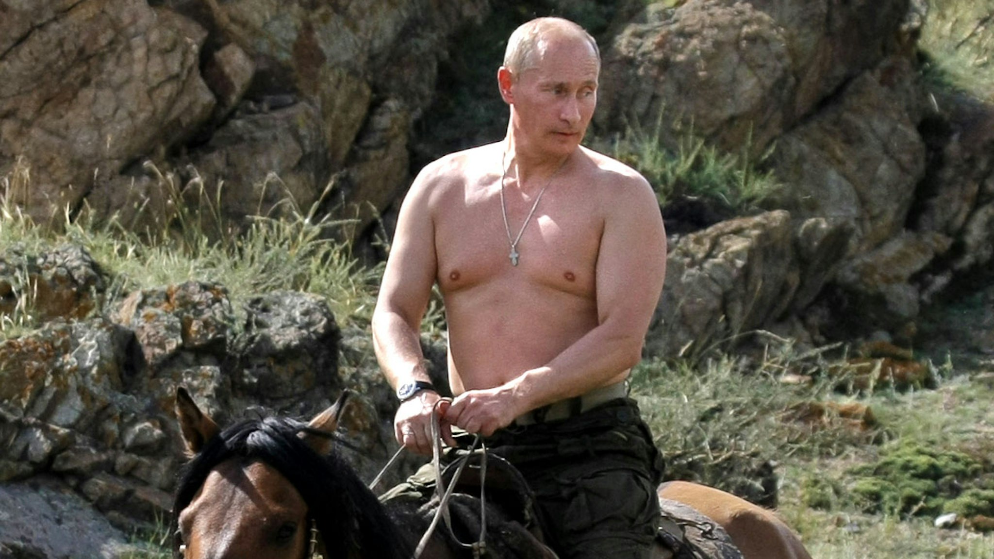 TOPSHOT - Russian Prime Minister Vladimir Putin rides a horse during his vacation outside the town of Kyzyl in Southern Siberia on August 3, 2009.