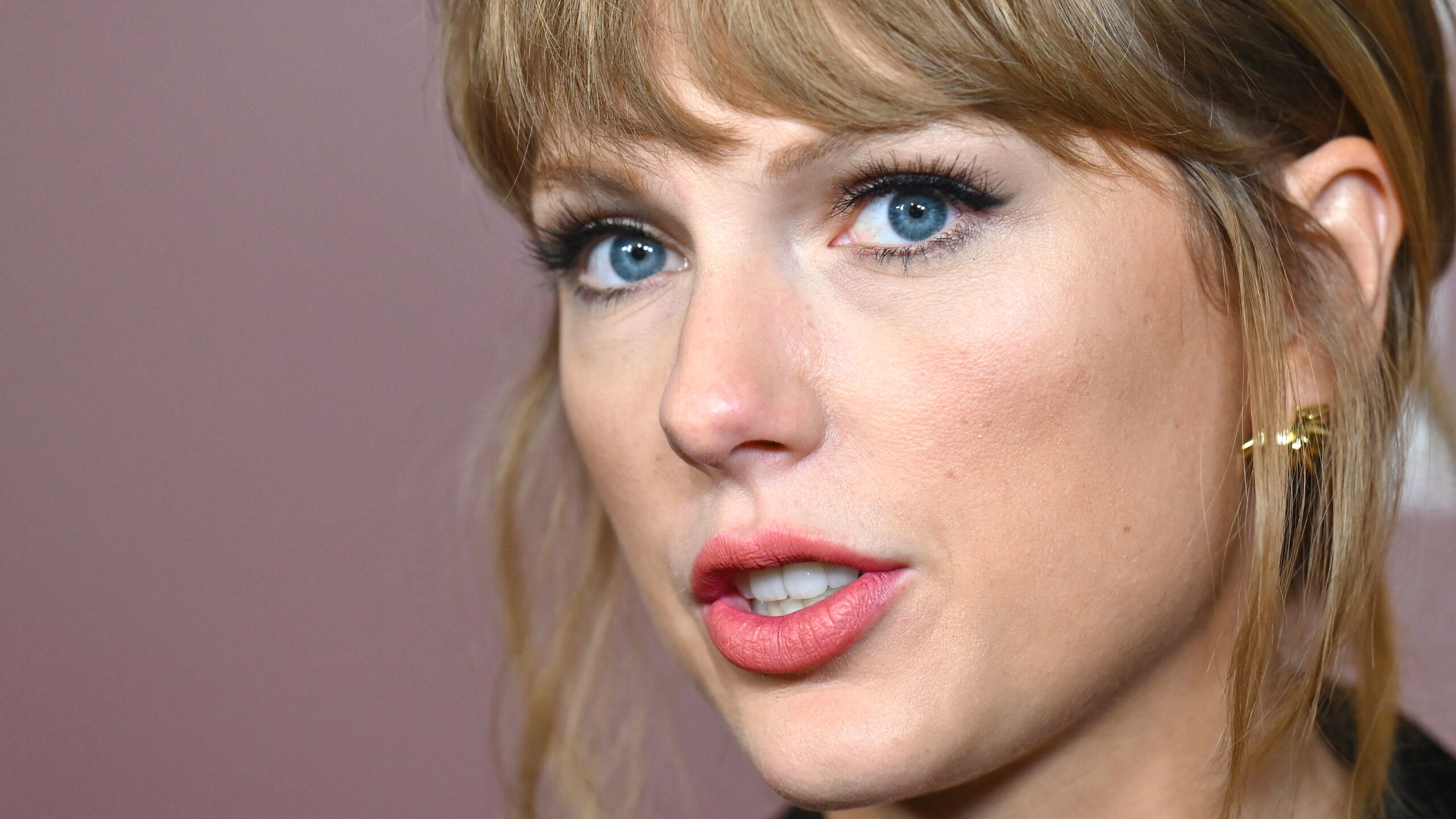 Taylor Swift Brutally Slammed For Her Private Jet Usage, Netizens Say  We've To Use Paper-Straw To Save The Planet