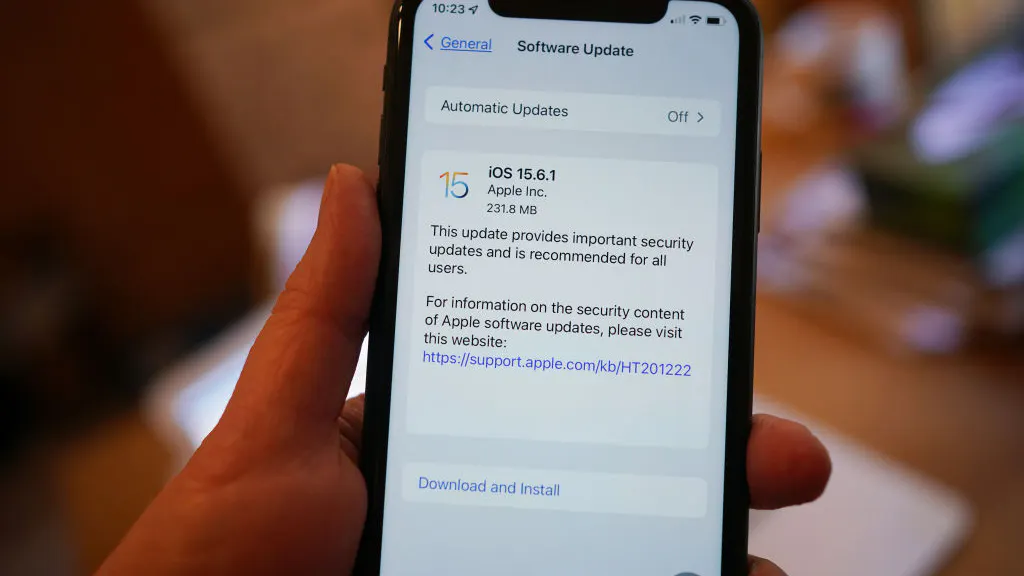 Apple Warns Hundreds Of Millions Of Users: Update Security Now, Security Flaw Found