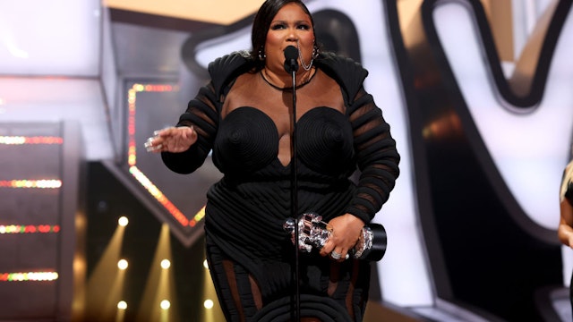 NEWARK, NEW JERSEY - AUGUST 28: Lizzo accepts the Video For Good award for 'About Damn Time' at the 2022 MTV VMAs at Prudential Center on August 28, 2022 in Newark, New Jersey. (Photo by John Shearer/Getty Images for MTV/Paramount Global)
