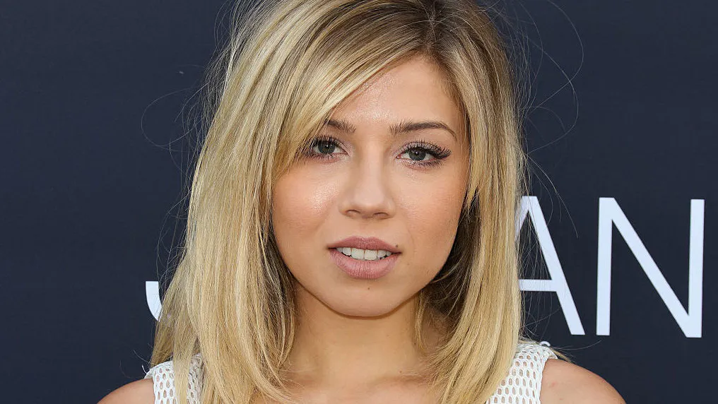 Former Child Star Details Abuse In New Hit Memoir ‘I’m Glad My Mom Died’