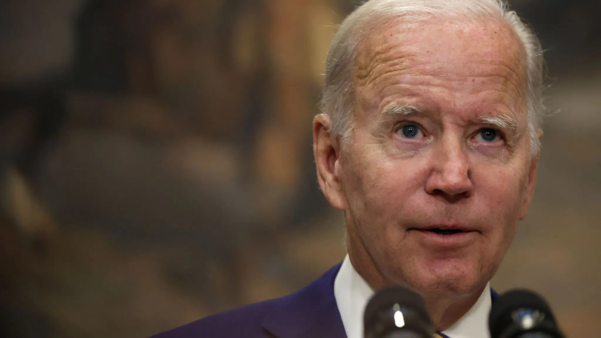 Joe Biden WASHINGTON, DC - AUGUST 24: U.S. President Joe Biden speaks on student loan debt in the Roosevelt Room of the White House August 24, 2022 in Washington, DC. President Biden announced steps to forgive $10,000 in student loan debt for borrowers who make less than $125,000 per year and cap payments at 5 percent of monthly income. (Photo by Alex Wong/Getty Images)