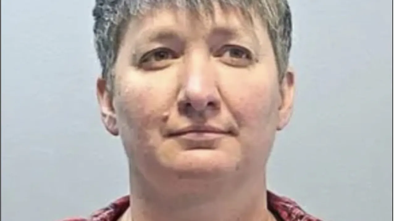 Female Social Worker Threatened To Take Kids Away If Moms Rejected Her Sexual Advances: Lawsuit