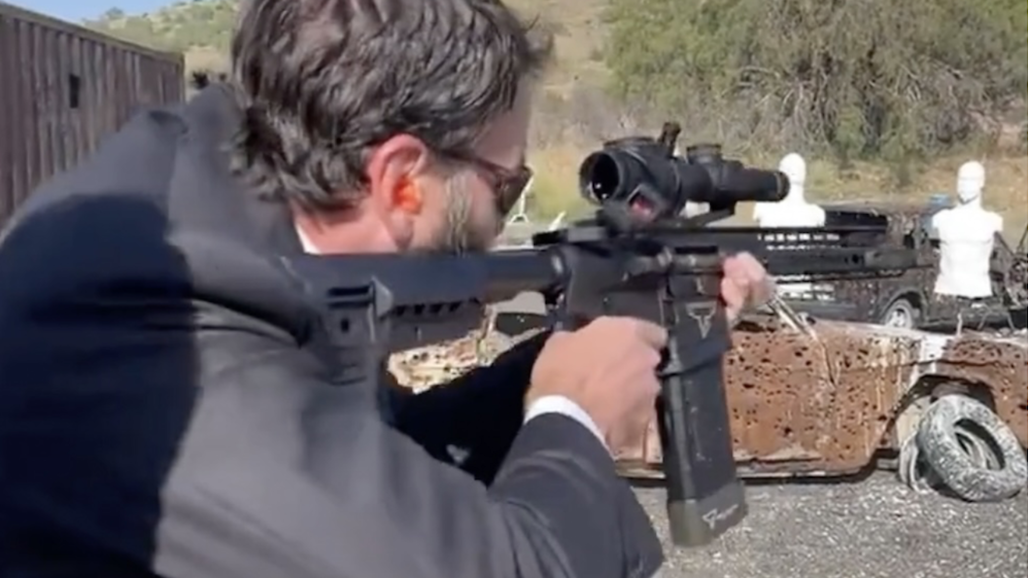 Novelist and former Navy SEAL Jack Carr put on a clinic at a California gun range.