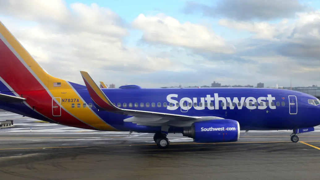 Pilot Threatens Passenger Sending Nude Photos Via AirDrop: ‘Vacation Is Going To Be Ruined’