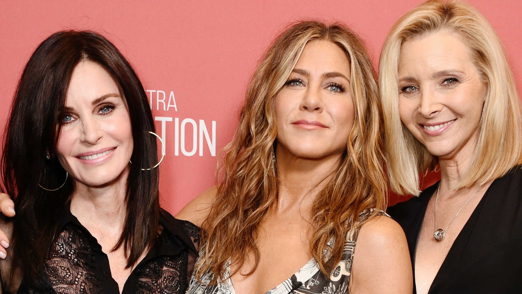 Courteney Cox, winner of the 'Artists Inspiration Award' Jennifer Aniston and Lisa Kudrow attend SAG-AFTRA Foundation's 4th Annual Patron of the Artists Awards at Wallis Annenberg Center for the Performing Arts on November 07, 2019 in Beverly Hills, California.
