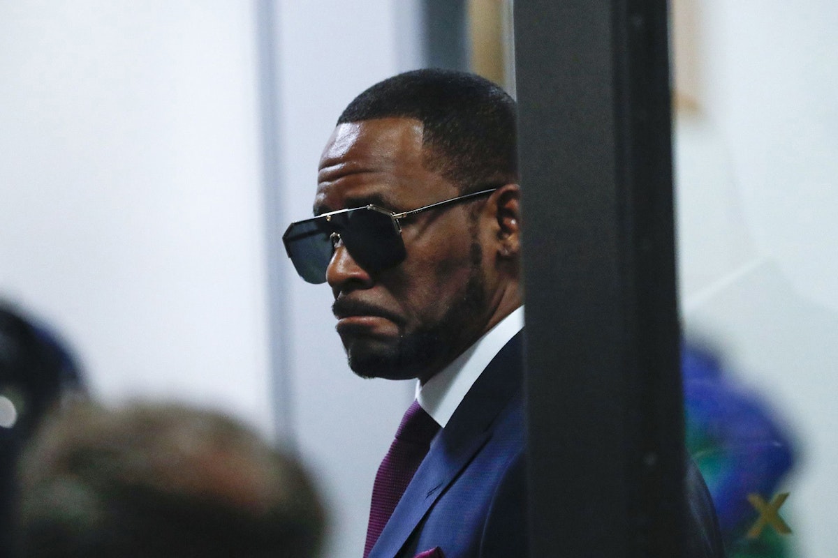 Federal Judge To Issue $300,000 Restitution Order To R. Kelly Victims | The Daily Wire