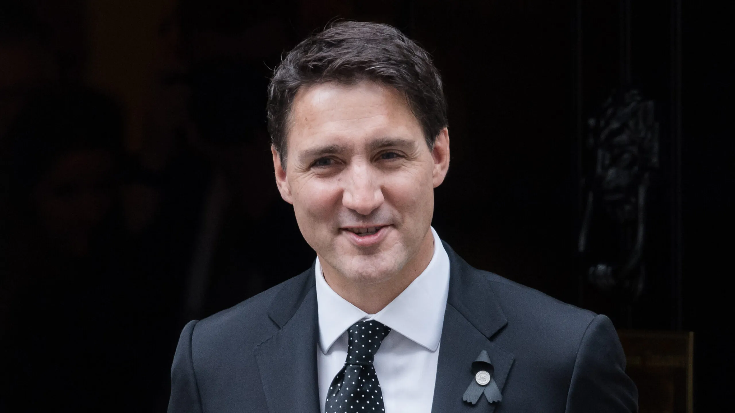 Little High? Trudeau Mocked Over Hotel Lobby ‘Bohemian Rhapsody’ Singalong