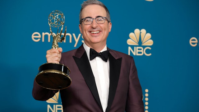 LOS ANGELES, CALIFORNIA - SEPTEMBER 12: John Oliver, winner of the Outstanding Variety Talk Series award for 'Last Week Tonight with John Oliver', poses in the press room during the 74th Primetime Emmys at Microsoft Theater on September 12, 2022 in Los Angeles, California. (Photo by Frazer Harrison/Getty Images)