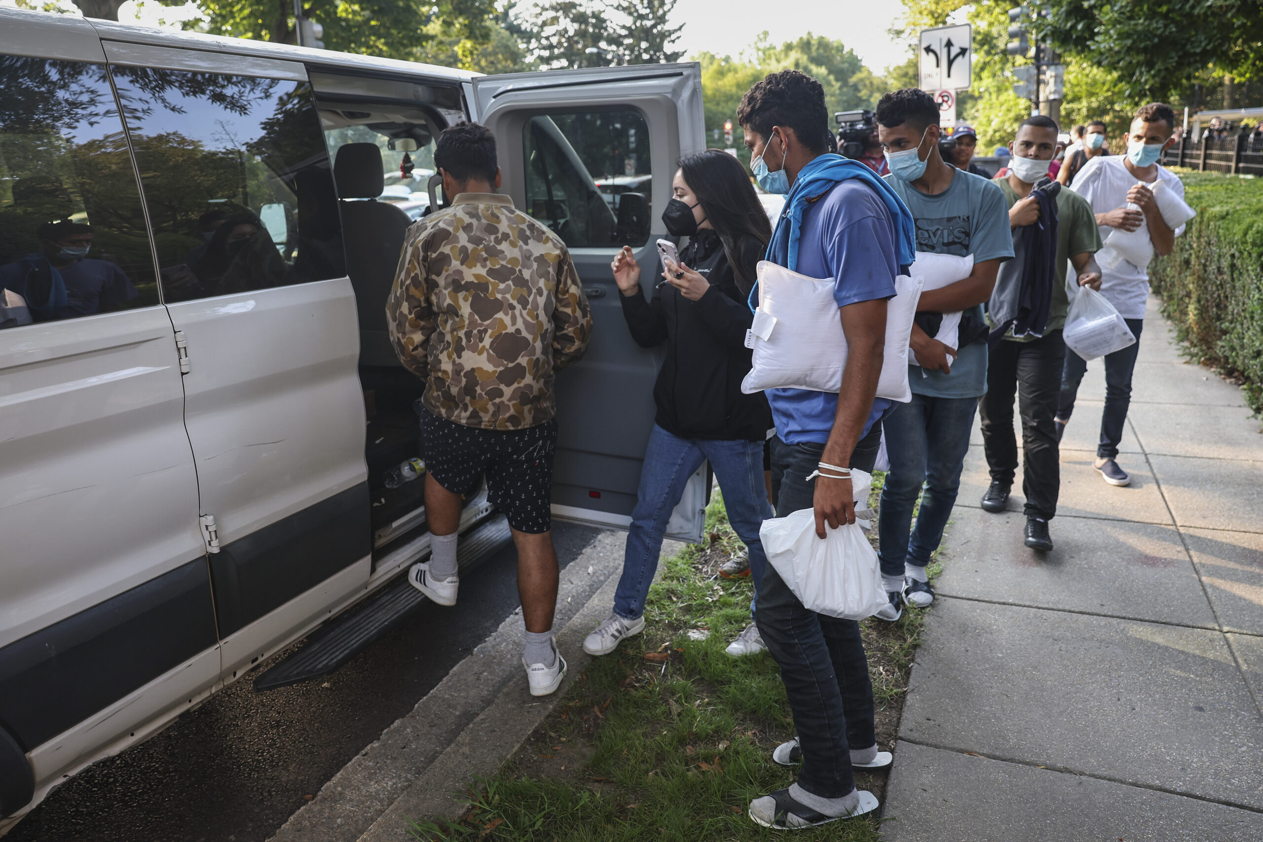 WATCH Two Buses Sent By Texas Drop Migrants Off In Front Of VP Kamala Harris Residence