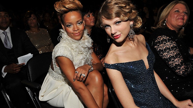 LOS ANGELES, CA - JANUARY 31: Musicians Rihanna and Taylor Swift attend the 52nd Annual GRAMMY Awards held at Staples Center on January 31, 2010 in Los Angeles, California. (Photo by Lester Cohen/WireImage)