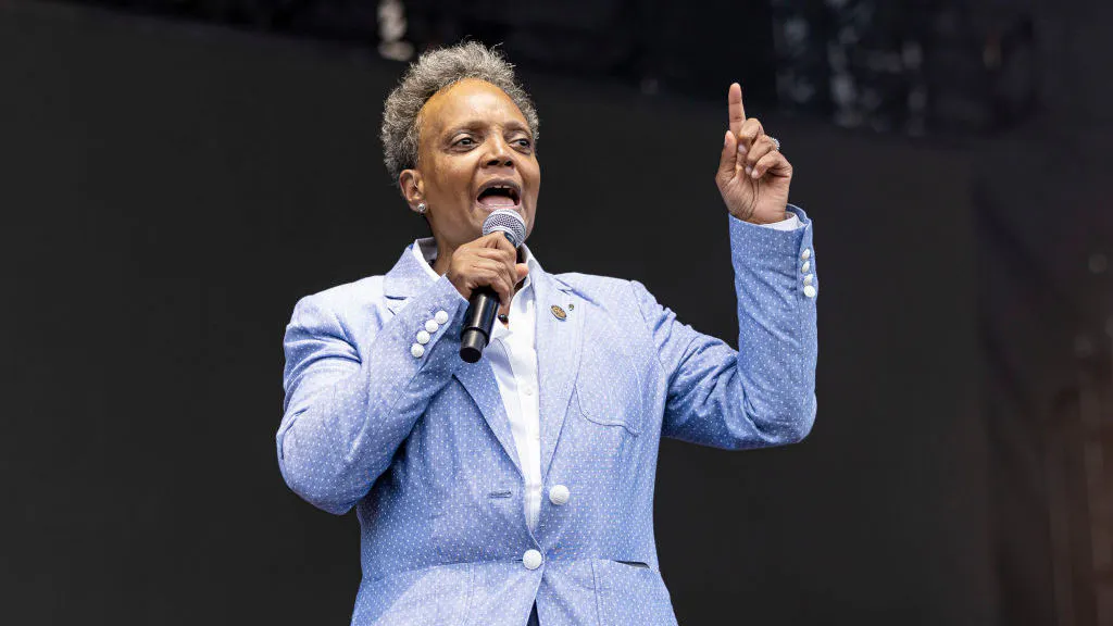 Chicago Mayor Lori Lightfoot Blasted Over ‘Hypocrisy’ After Settling Dozens Of Migrants In GOP Suburb