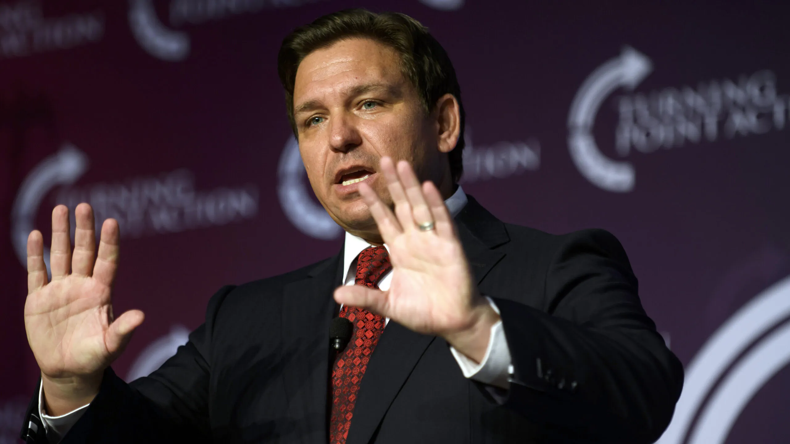 DeSantis Shreds Claims That Illegal Immigrants Were ‘Falsely Lured’ Into Going To Martha’s Vineyard