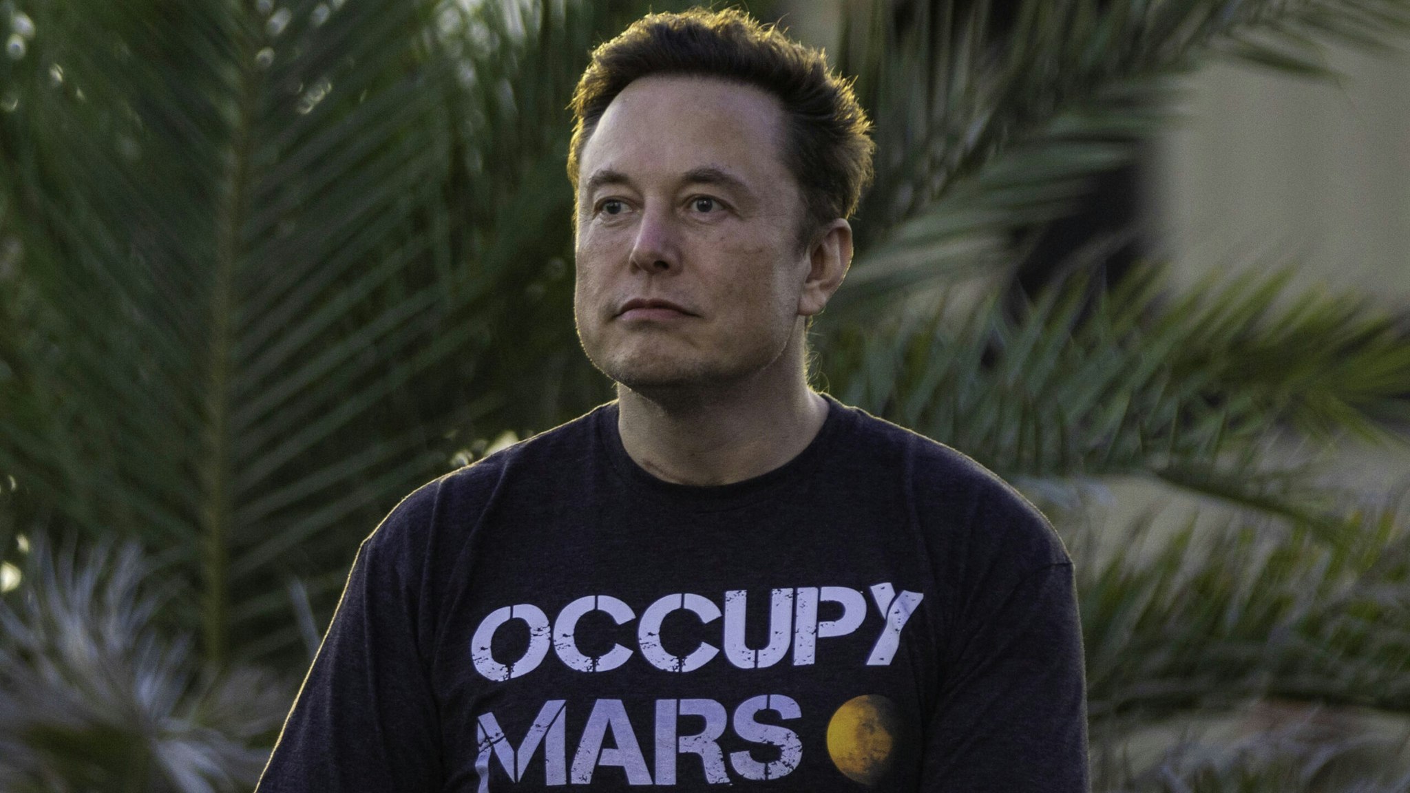 BOCA CHICA BEACH, TX - AUGUST 25: SpaceX founder Elon Musk during a T-Mobile and SpaceX joint event on August 25, 2022 in Boca Chica Beach, Texas. The two companies announced plans to work together to provide T-Mobile cellular service using Starlink satellites.