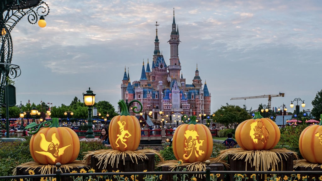 Shanghai Disney Shuts Down Over COVID, Traps Visitors Inside