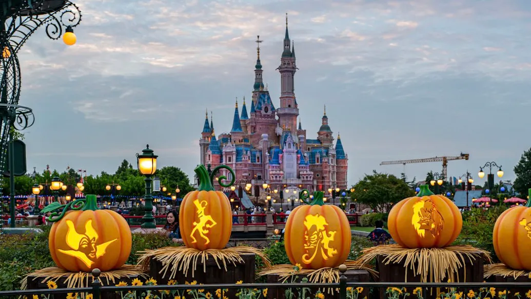 Shanghai Disney Shuts Down Over COVID, Traps Visitors Inside