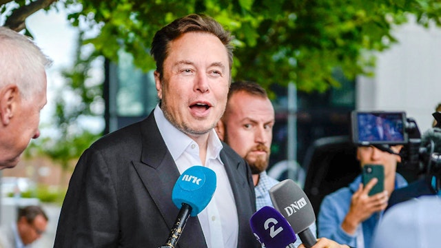 Tesla CEO Elon Musk gives interviews as he arrives at the Offshore Northern Seas 2022 (ONS) meeting in Stavanger, Norway on August 29, 2022. - The meeting, held in Stavanger from August 29 to September 1, 2022, presents the latest developments in Norway and internationally related to the energy, oil and gas sector.