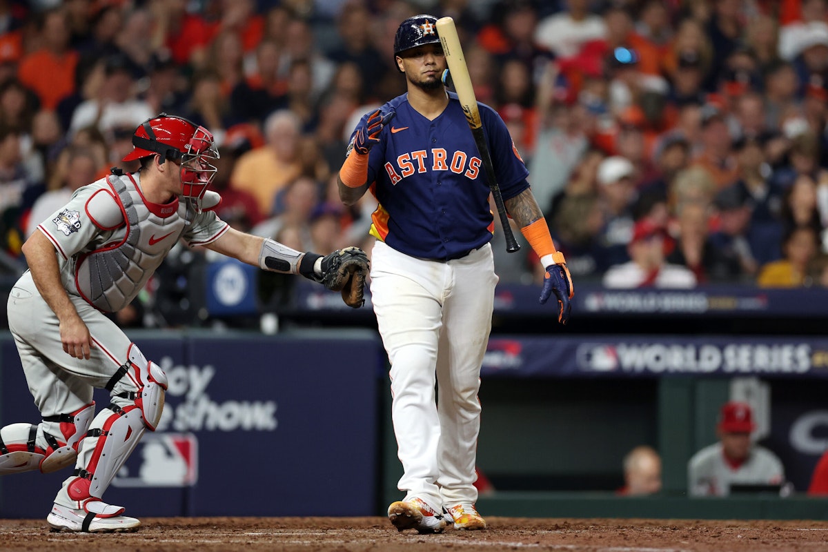 2022 World Series: Astros' Martín Maldonado banned from using illegal bat  gifted by Albert Pujols 