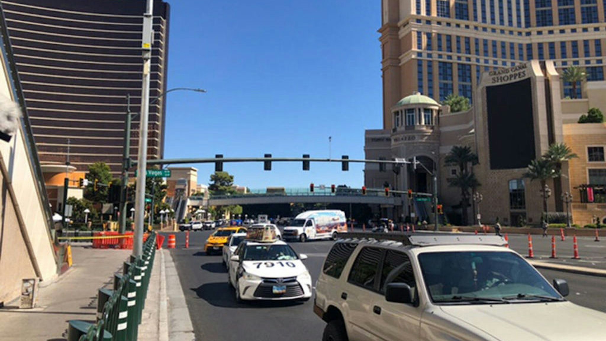 Traffic is shut down at Las Vegas Boulevard South by Sands/Spring Mountain Road as police investigate a deadly stabbing Thursday, Oct. 6, 2022, on the Las Vegas Strip. (James Schaeffer/Las Vegas Review-Journal/Tribune News Service via Getty Images)