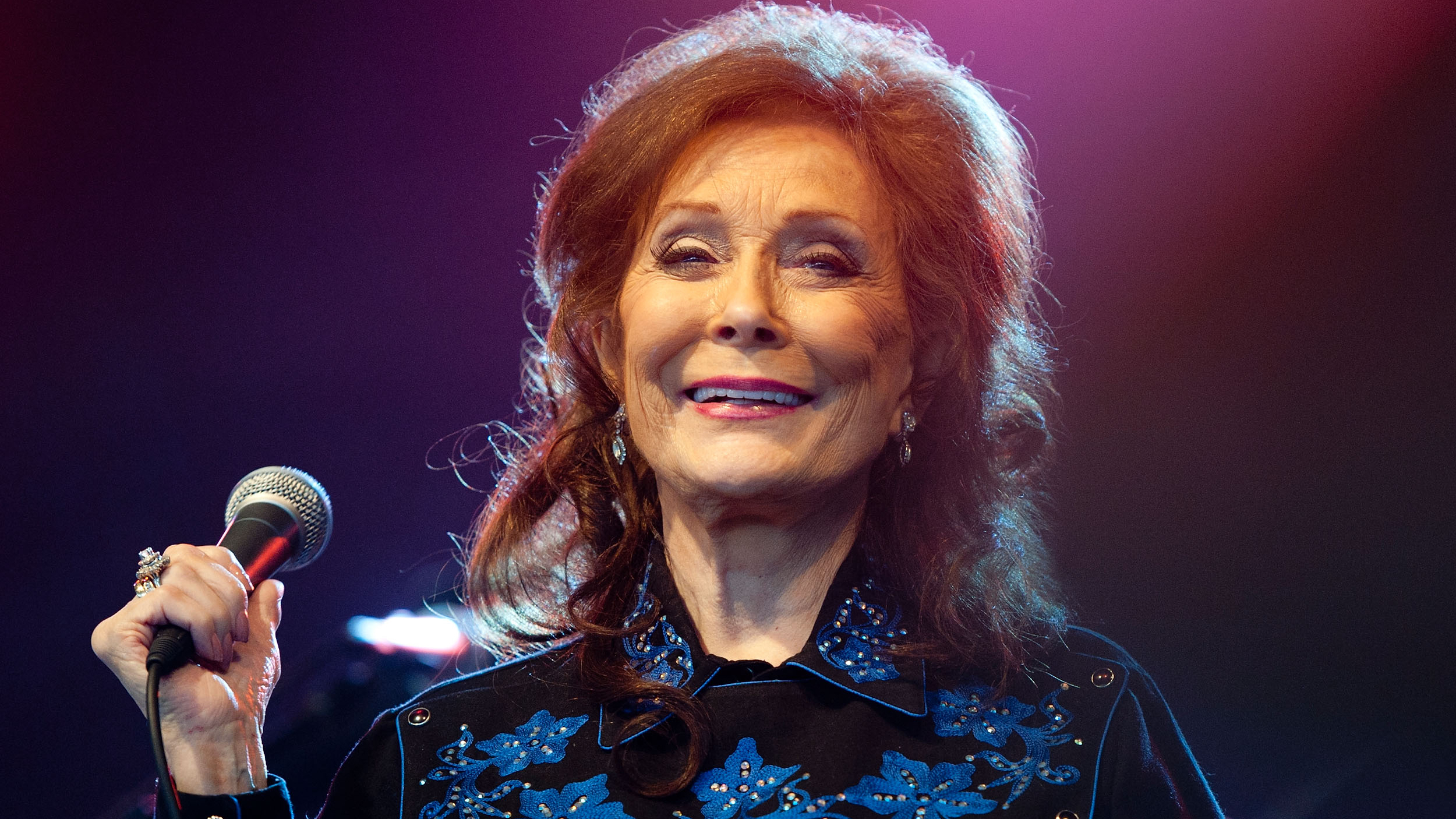 Loretta Lynn’s daughters talk about her final project after her death.