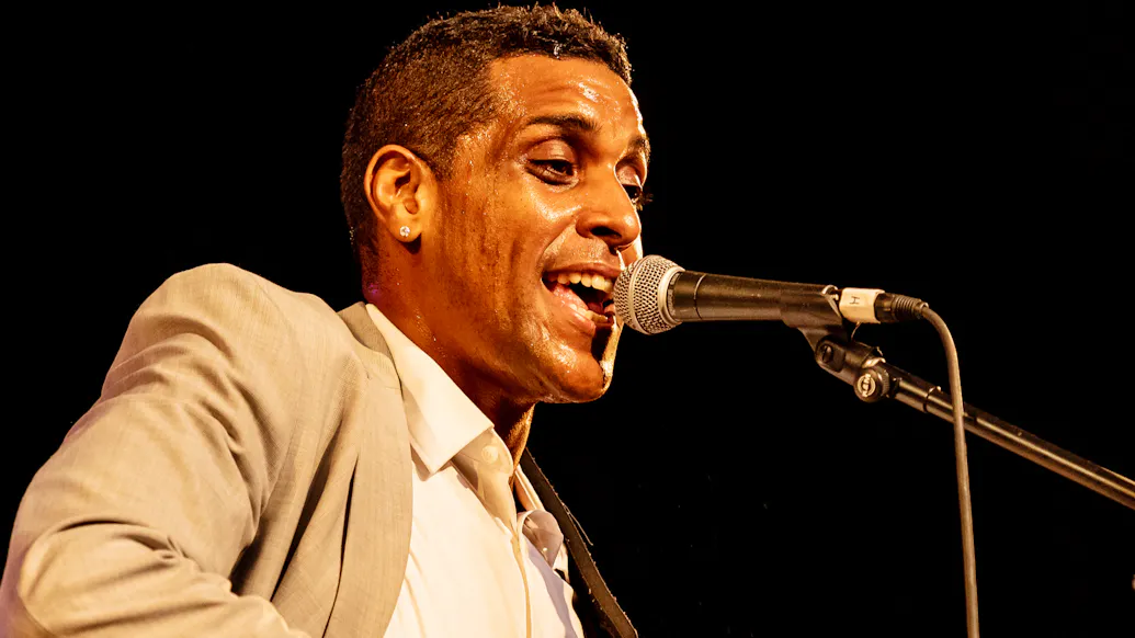 Another Artist Collapses On Stage And Dies