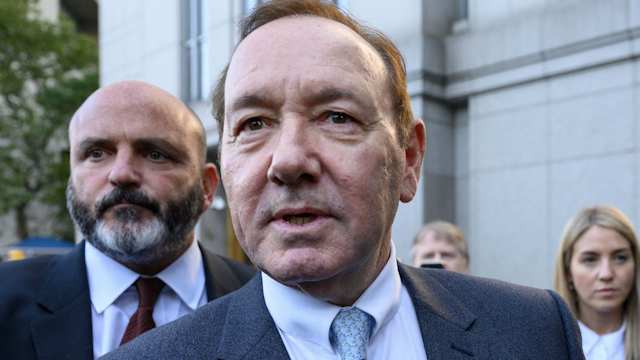 US actor Kevin Spacey leaves the United States District Court for the Southern District of New York on October 6, 2022 in New York City. - Five years after sexual misconduct allegations ended his Hollywood career, Kevin Spacey appeared in a New York court to face a civil lawsuit brought by actor Anthony Rapp, who accuses the disgraced Oscar winner of assaulting him as a teenager, in 1986.