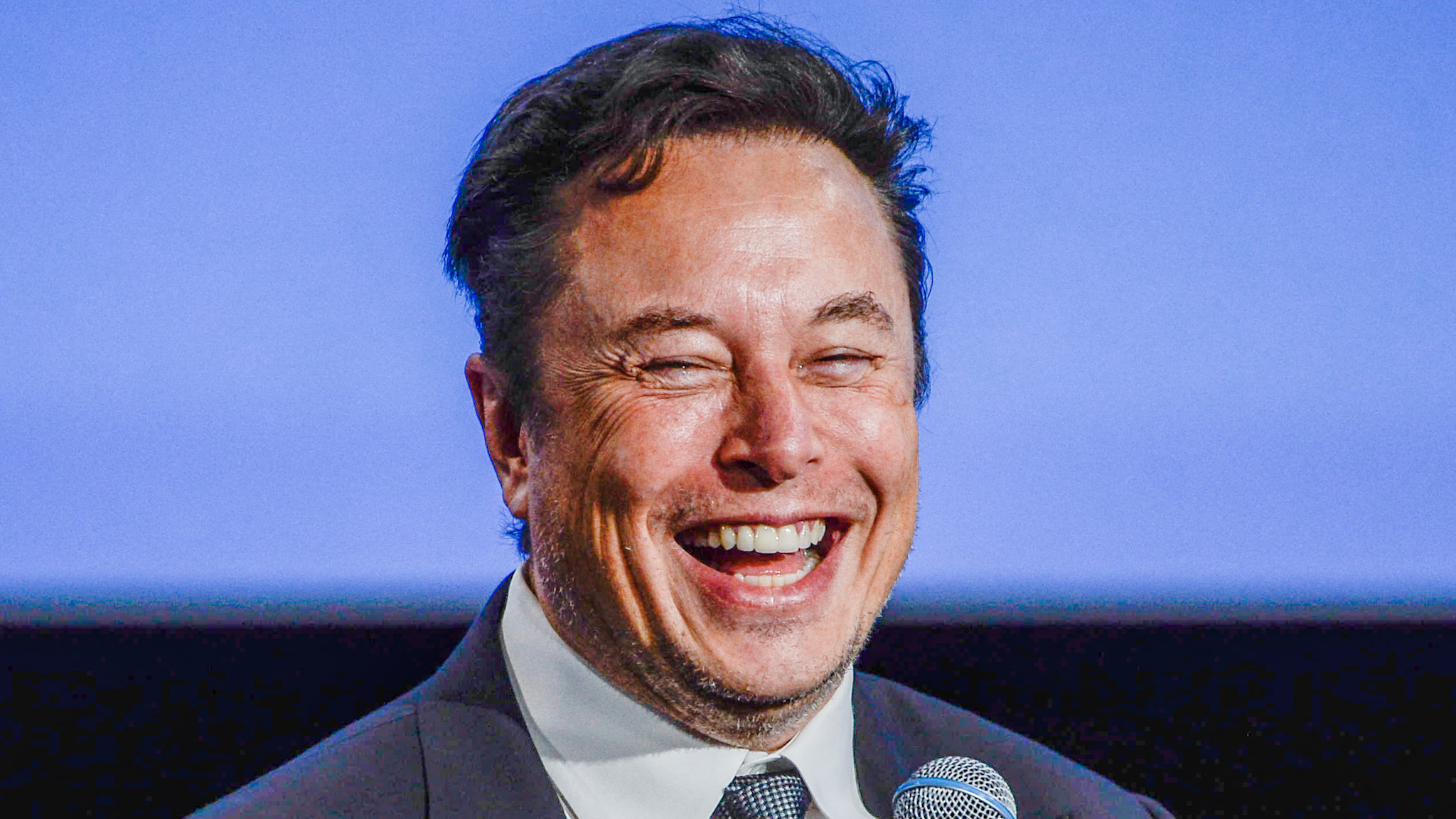 Tesla CEO Elon Musk smiles as he addresses guests at the Offshore Northern Seas 2022 (ONS) meeting in Stavanger, Norway on August 29, 2022. - The meeting, held in Stavanger from August 29 to September 1, 2022, presents the latest developments in Norway and internationally related to the energy, oil and gas sector.