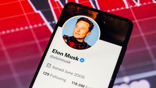 BRAZIL - 2022/11/24: In this photo illustration, the Elon Musk Twitter account seen displayed on a smartphone screen.