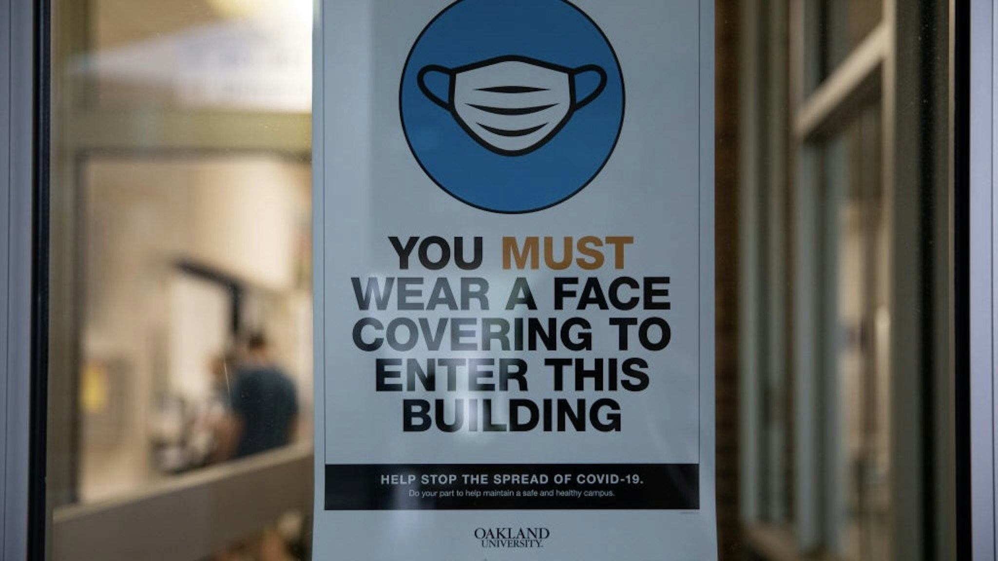 Students Return To Oakland University A face masks required sign at a dorm during move-in day at Oakland University in Rochester, Michigan, U.S., on Friday, Aug. 27, 2021. Oakland University announced Monday that it will require all students, faculty and staff on campus to get a Covid-19 vaccine, expanding its previous policy that only required students living in dormitories to be vaccinated, according to The Detroit News. Photographer: Emily Elconin/Bloomberg via Getty Images Bloomberg / Contributor