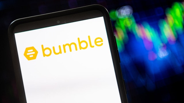 POLAND - 2022/09/02: In this photo illustration a Bumble logo seen displayed on a smartphone. (Photo Illustration by Mateusz Slodkowski/SOPA Images/LightRocket via Getty Images)