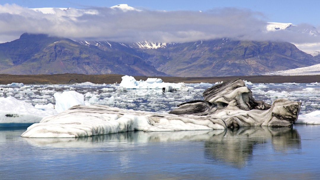 Drift ice floating in Jškuls‡rl—n. Joekusarlon in summer, glacial lake in southern part of Vatnajškull National Park, southeast Iceland.