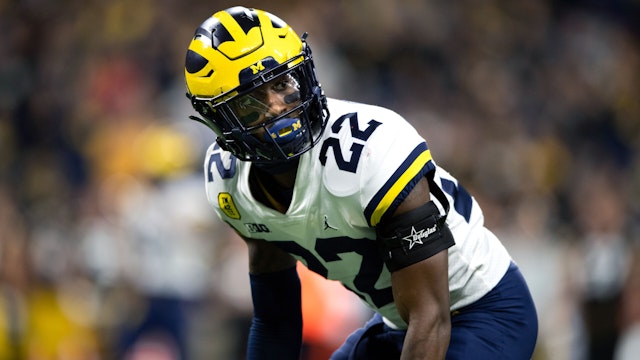 INDIANAPOLIS, IN - DECEMBER 04: Michigan Wolverines defensive back Gemon Green (22) looks to the sidelines during the Big 10 Championship game between the Michigan Wolverines and Iowa Hawkeyes on December 4, 2021, at Lucas Oil Stadium in Indianapolis, IN.